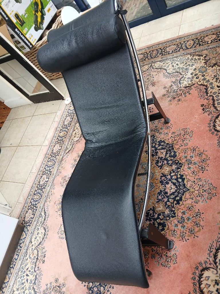 Lc4 loungestoel, Ophalen