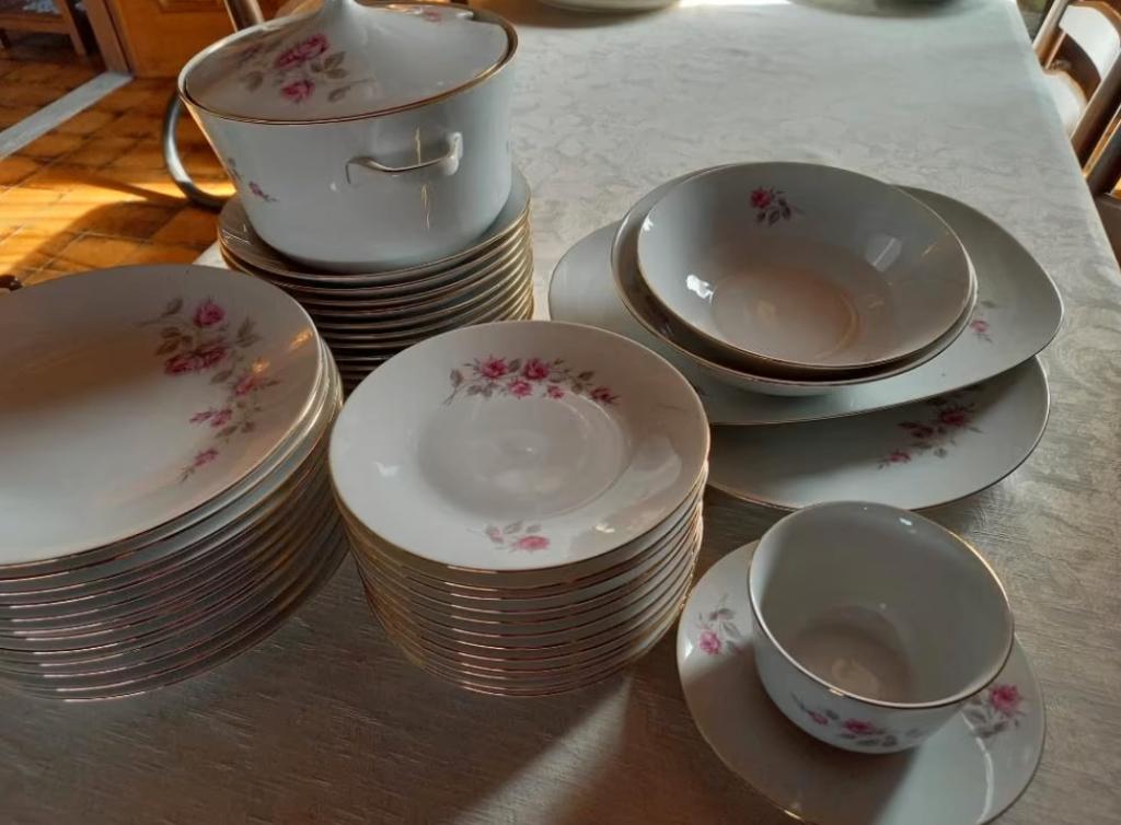 42 delig servies  ( 12 personen ) hutschenreuter van 1974, Antiek en Kunst, Ophalen