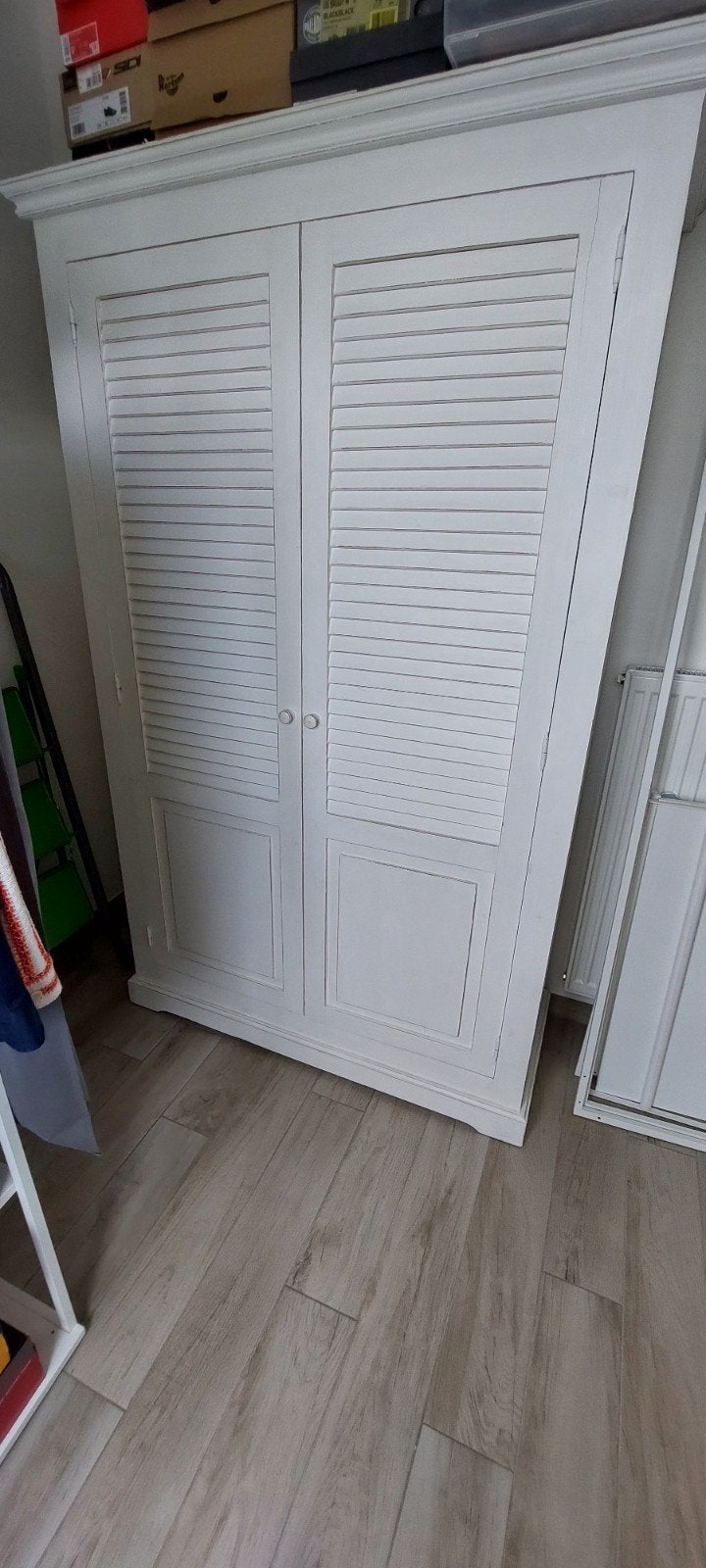 Witte kleerkast te koop, Ophalen