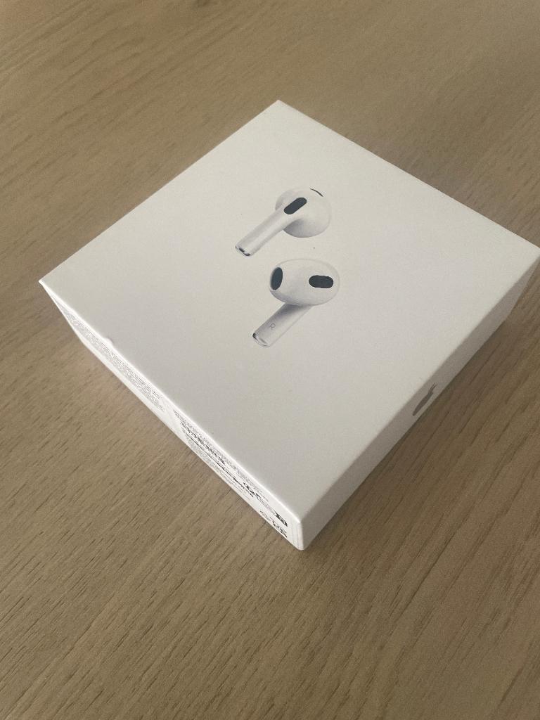 AirPods, Ophalen of Verzenden, Zo goed als nieuw, Wit, In gehoorgang (in-ear)