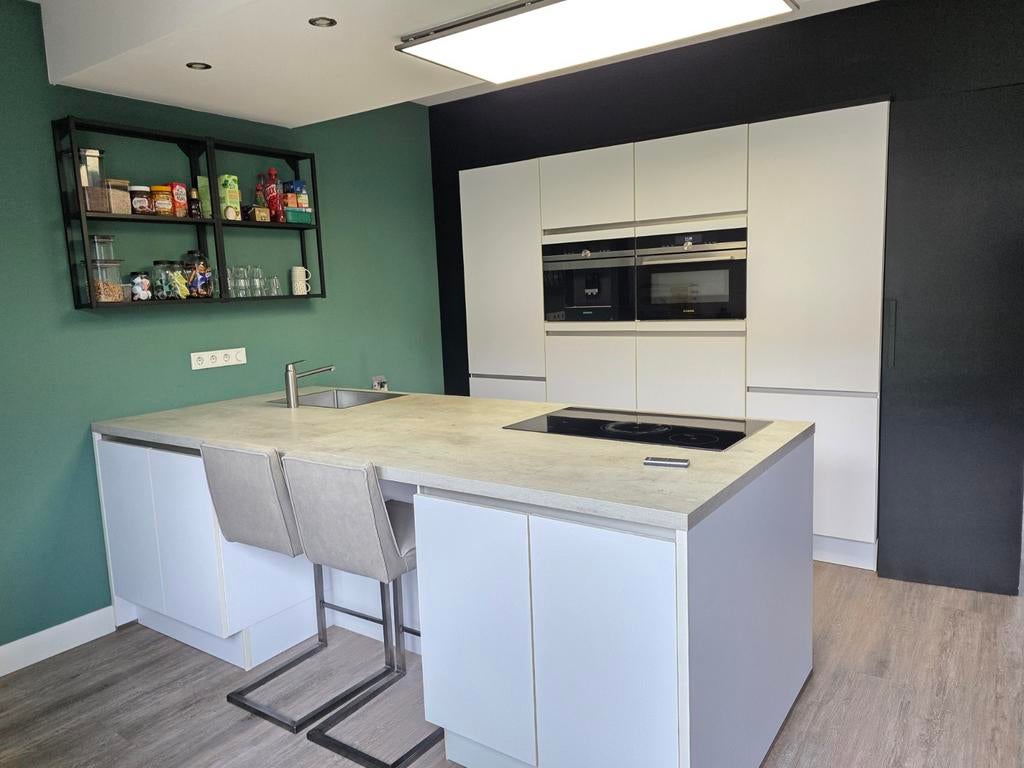 #11 Uitgeruste keuken met eiland, Huis en Inrichting, Keuken | Complete keukens, Met kookeiland, Ophalen