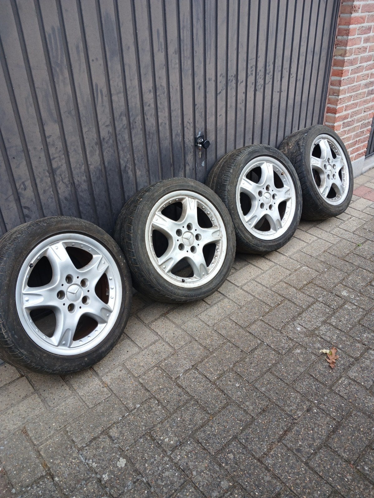 Pneus pour Mercedes 225/45 ZR 17, Enlèvement, Pneu(s)