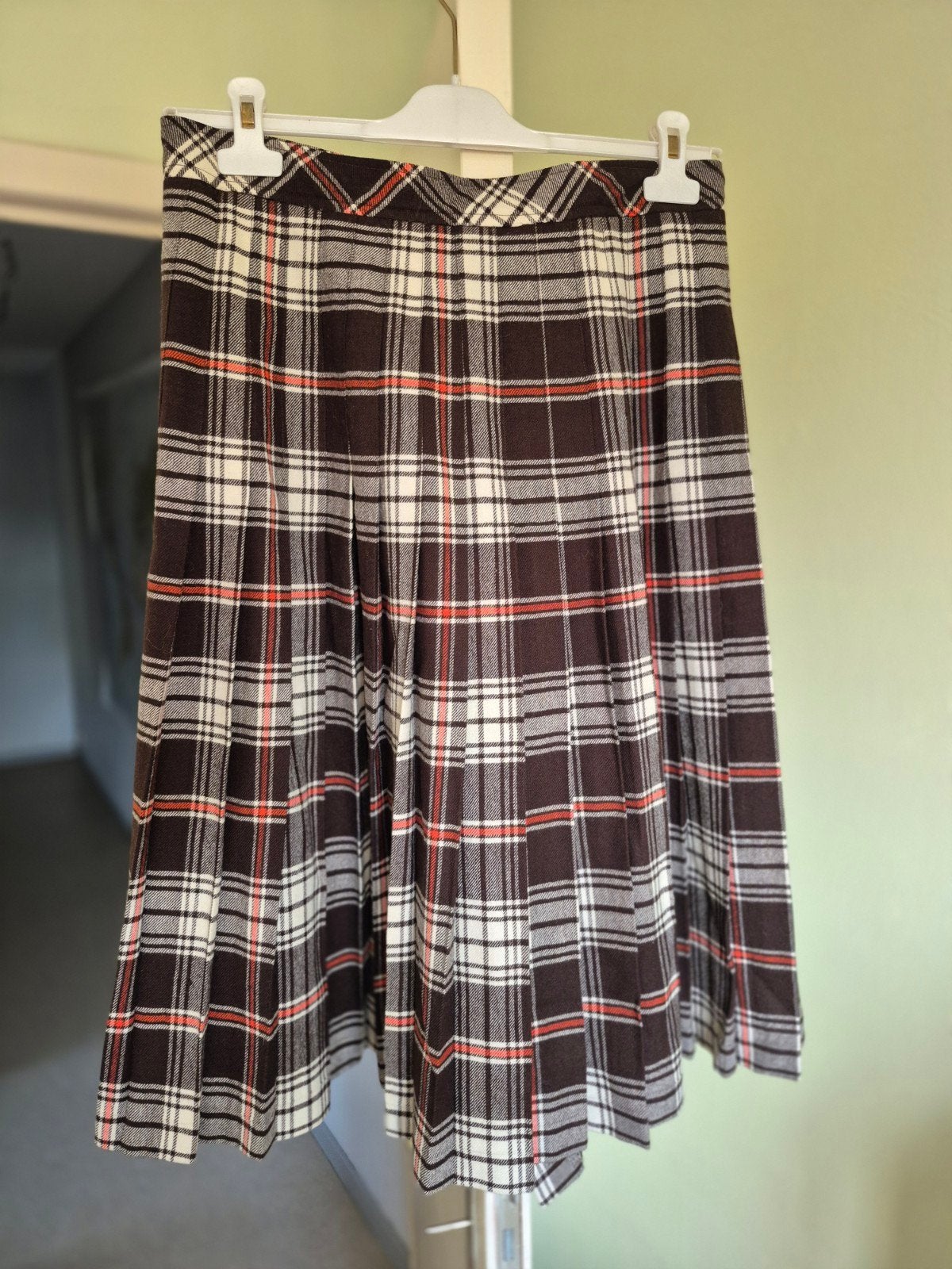 kilt, Kleding | Dames, Rokken, Zo goed als nieuw, Maat 38/40 (M), Bruin, Onder de knie, Ophalen of Verzenden