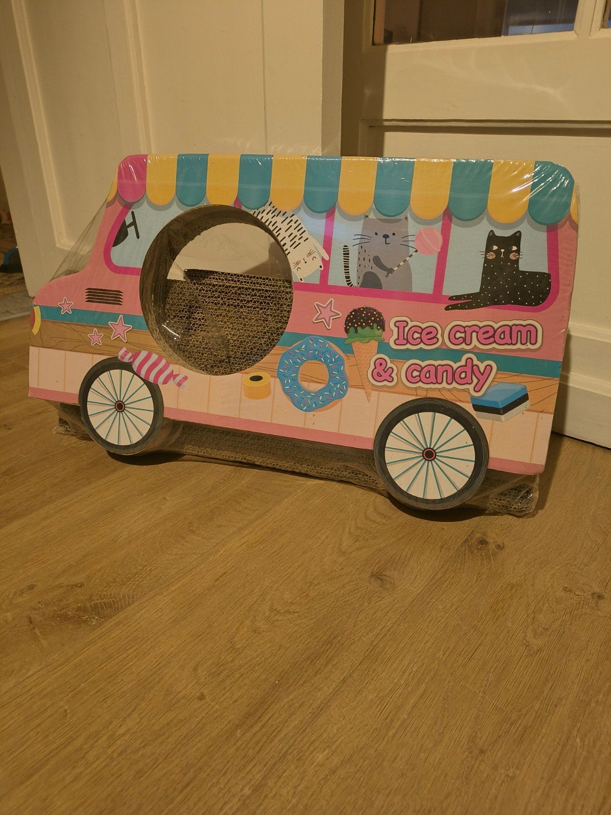 Katten krabkarton bus nieuw, Ophalen