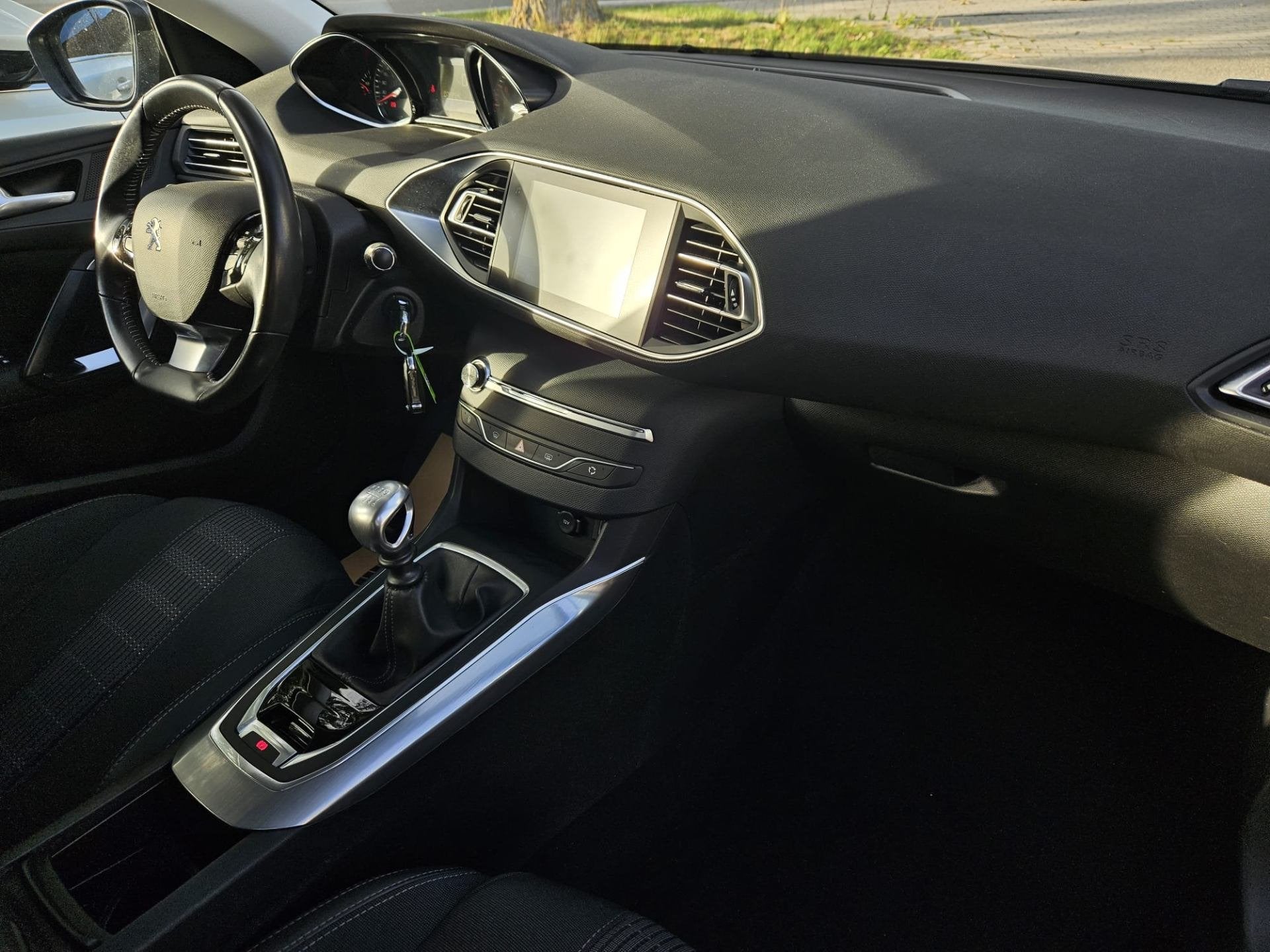Peugeot 308 1.2 S&S Allure (bj 2018), Auto's, Peugeot, Stof, Parkeersensor, Grijs, 131 pk