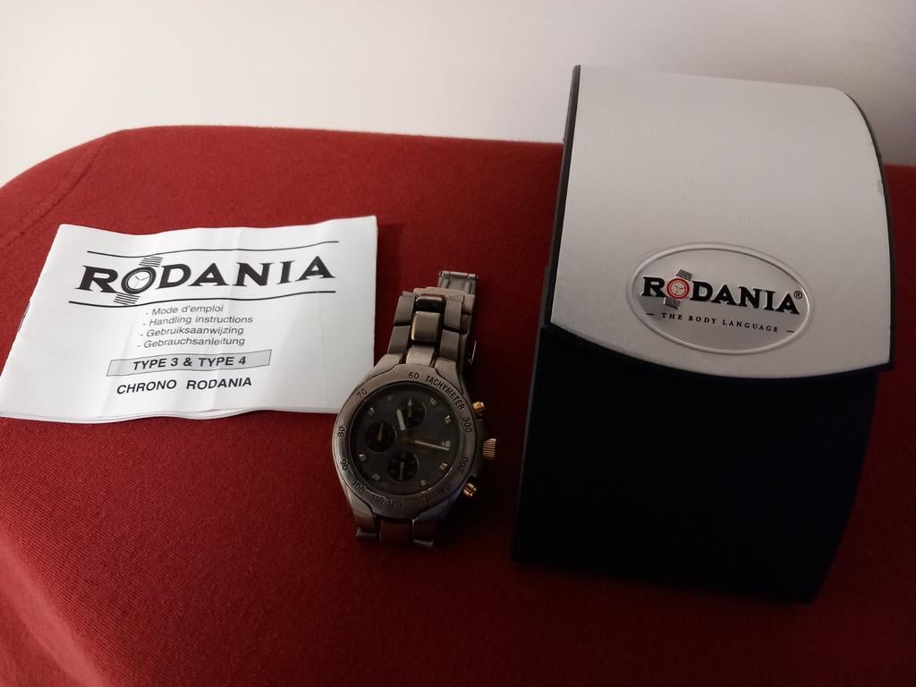 RODANIA HERENUURWERK MET TACHYMETER IN ORIGINELE VERPAKKING, Handtassen en Accessoires, Horloges | Heren, Ophalen