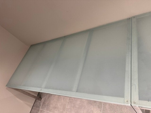 Tafels met glazen blad en metalen poten (2 stuks), Ophalen, Gebruikt