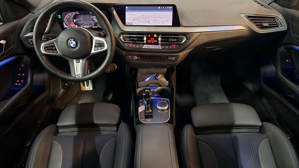 BMW 218 iA Gran Coupe Automaat M Sportpakket 2024 Garantie, Auto's, BMW, Automaat, Gebruikt, 1905 kg, Wit