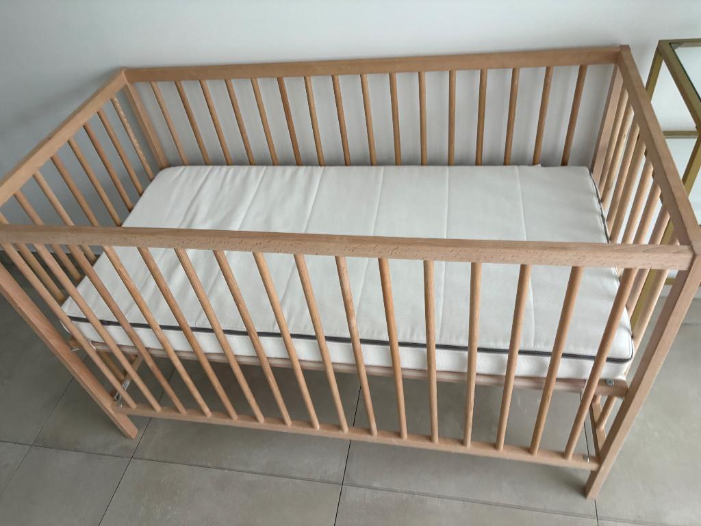 Baby bed IKEA met IKEA matras, Ophalen, 140 tot 160 cm, Zo goed als nieuw, Matras