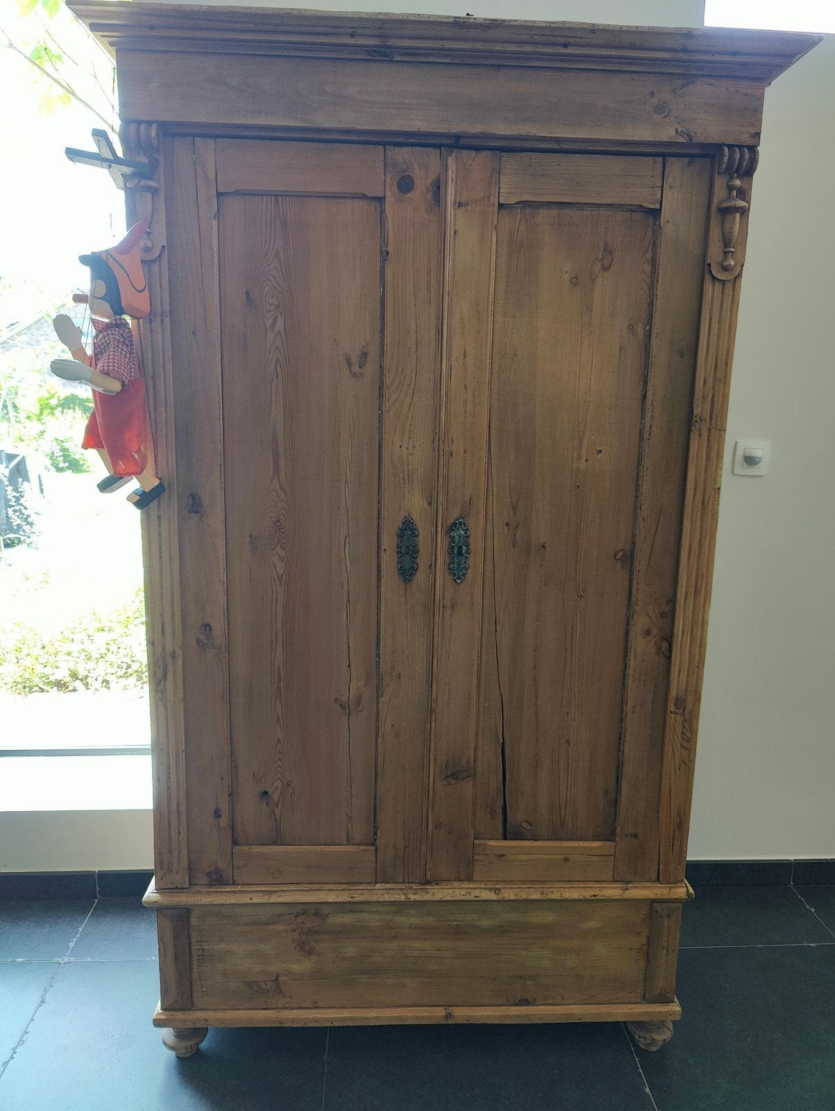 Compacte grenen kast voor kinderkamer, Ophalen