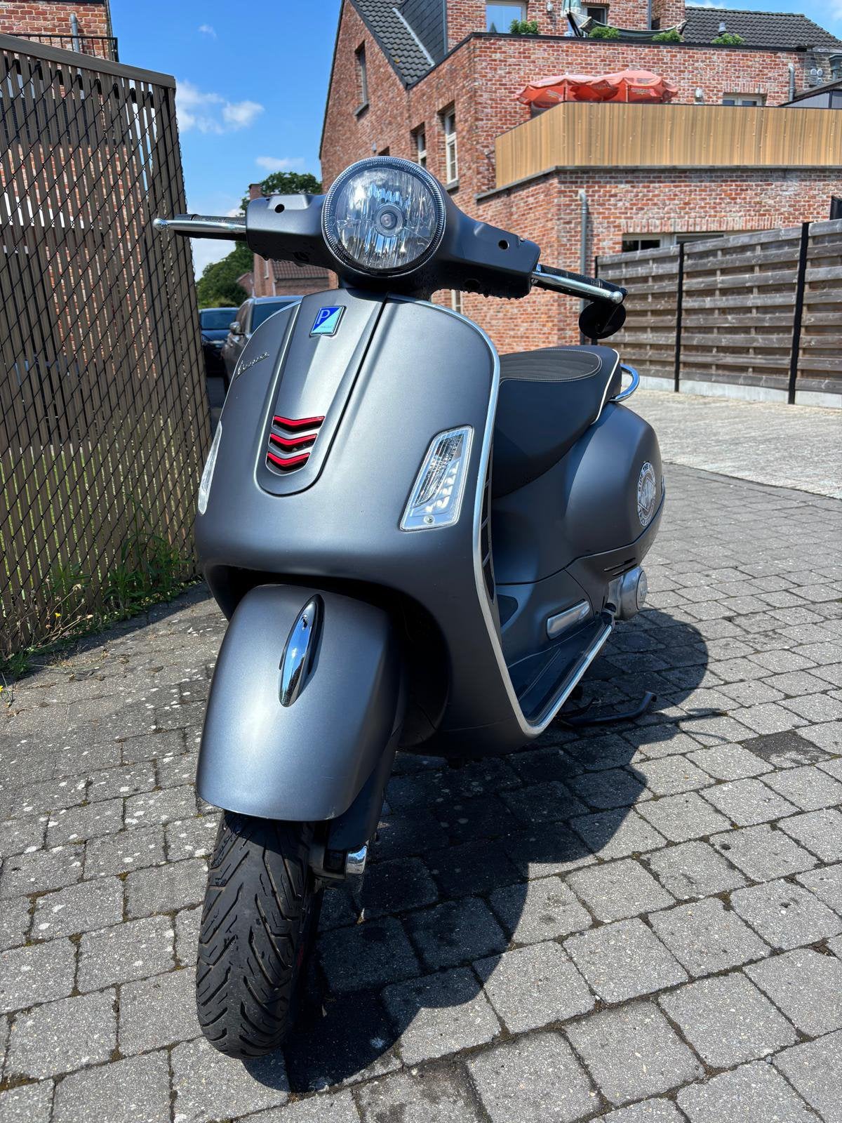 Vespa GTS Super Sport 300 - AKRAPOVIC - Volledig onderhoud, Ophalen, Zo goed als nieuw
