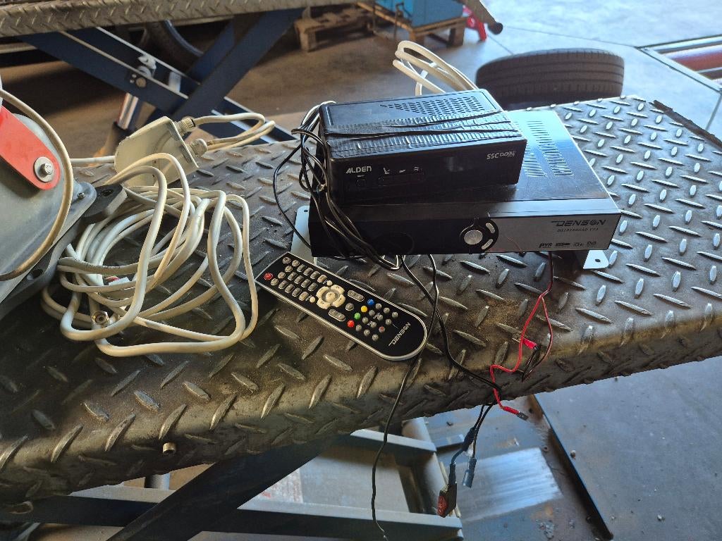 schotelantenne met toebehoren voor camper/ caravan, Audio, Tv en Foto, Ophalen, Gebruikt