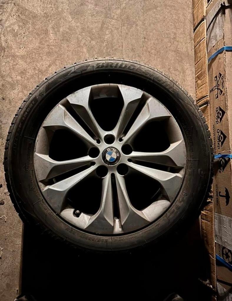 Pneus hiver Bridgestone 225/55R17 + jantes BMW, Autos : Pièces & Accessoires, Pneus & Jantes, Enlèvement, Pneus hiver, Pneu(s)