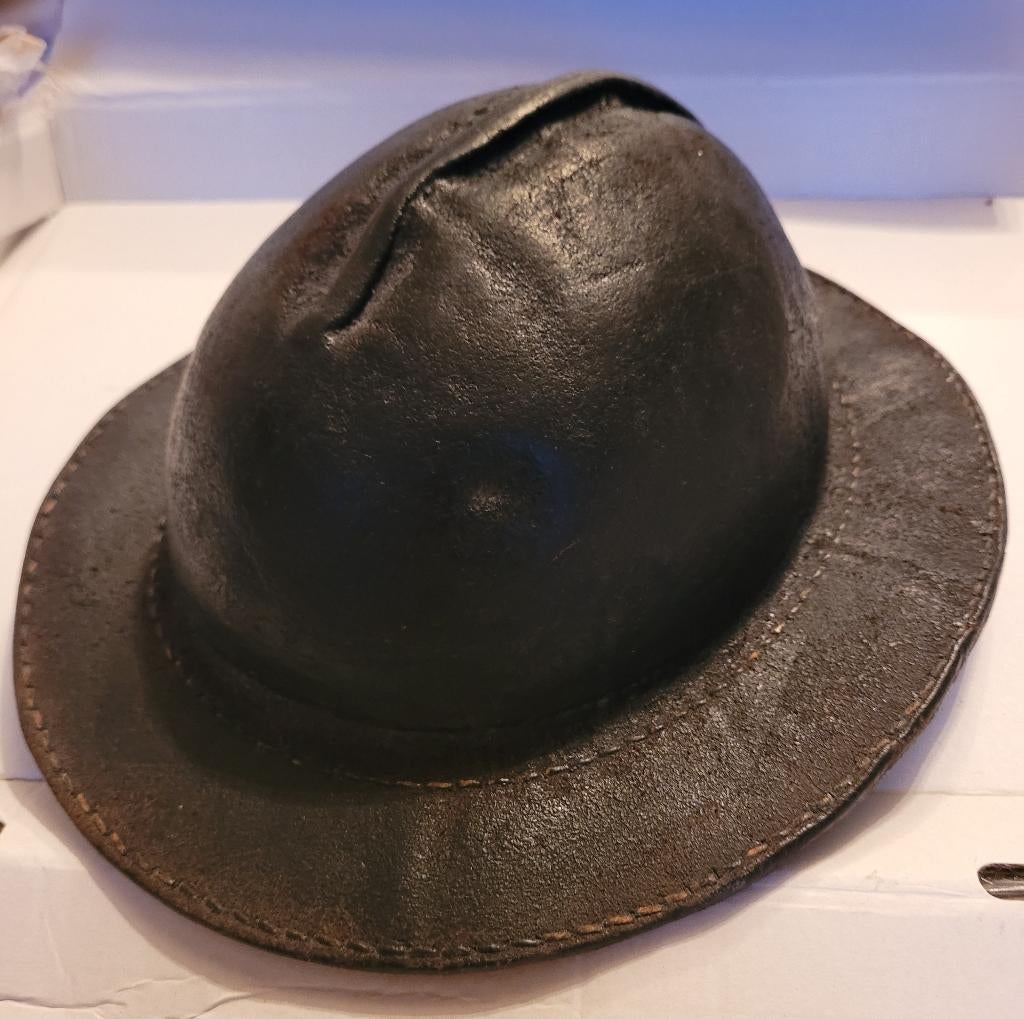 Prachtige en zeer oude leren mijnwerkershoed, Ophalen of Verzenden