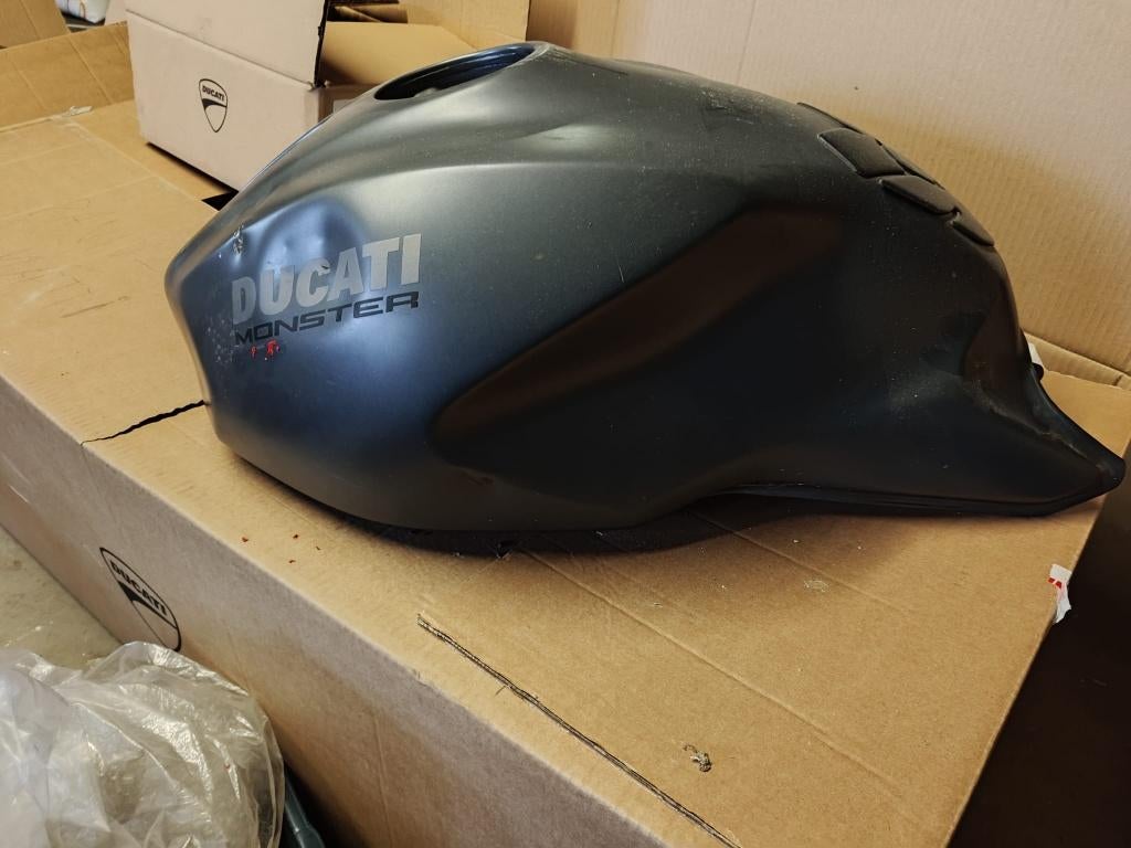 RÉSERVOIR D'ESSENCE DUCATI MONSTER 821, Motos, DUCATI, Enlèvement ou Envoi, Utilisé, Jackierogier@outlook.be