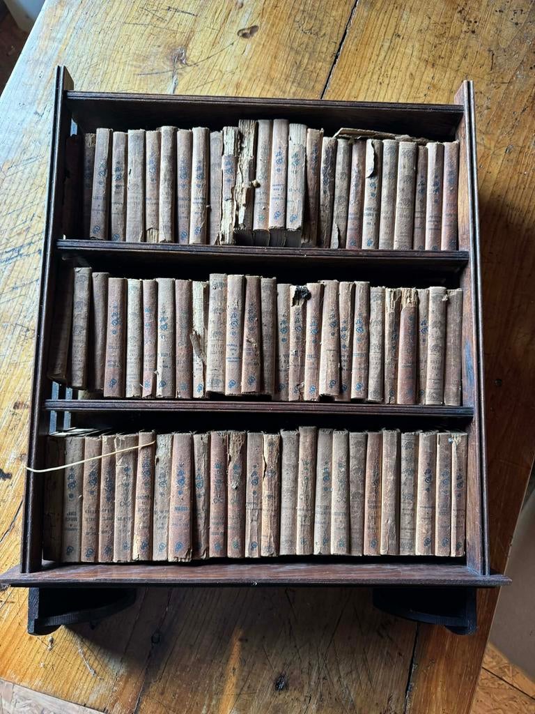 Vieux livres, Maison & Meubles, Enlèvement, Comme neuf