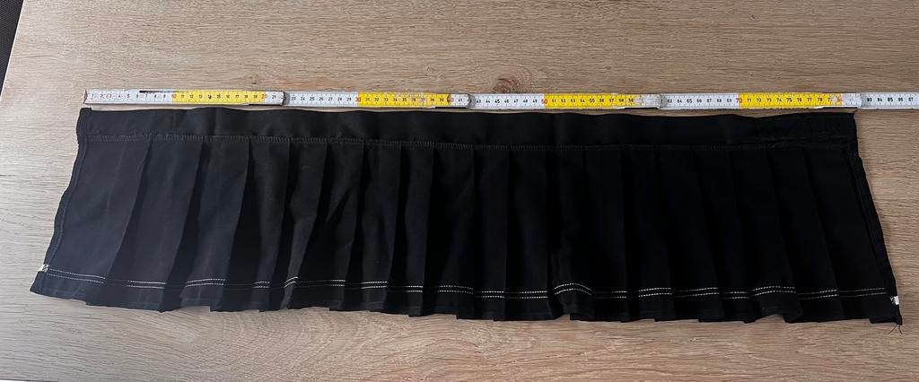 Mini jupe plissée de 20cm de hauteur, Enlèvement ou Envoi, Porté, Taille 36 (S), Noir