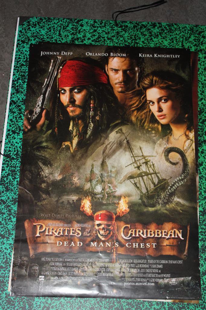2x POSTER PIRATES OF THE CARIBBEAN J. DEPP, Verzamelen, Deurposter of groter, Ophalen of Verzenden, Film en Tv, Rechthoekig Staand