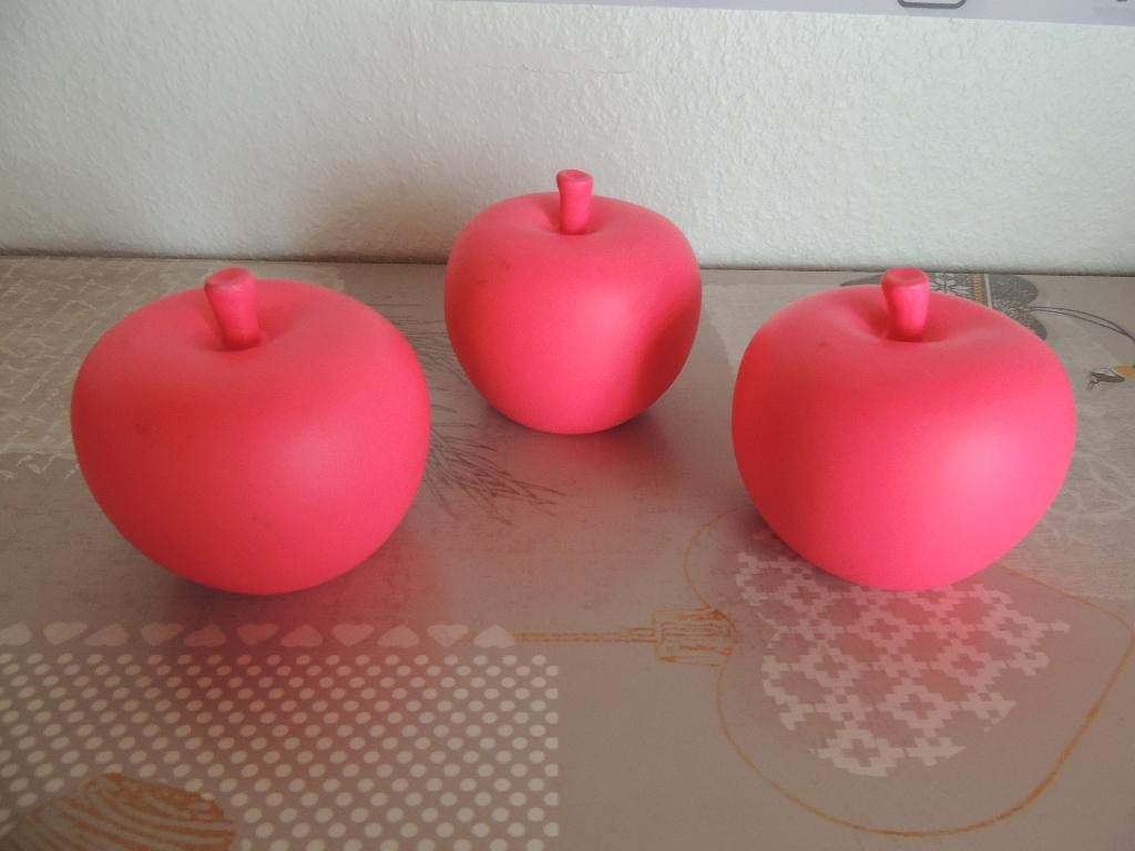 Décorations - Lot de 3 pommes roses mat, Huis en Inrichting, Woonaccessoires | Wanddecoraties, Ophalen
