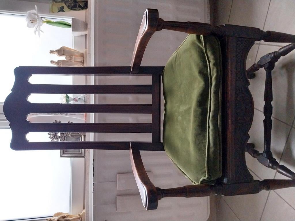 Fauteuil ancien avec accoudoirs en bois antique, Enlèvement