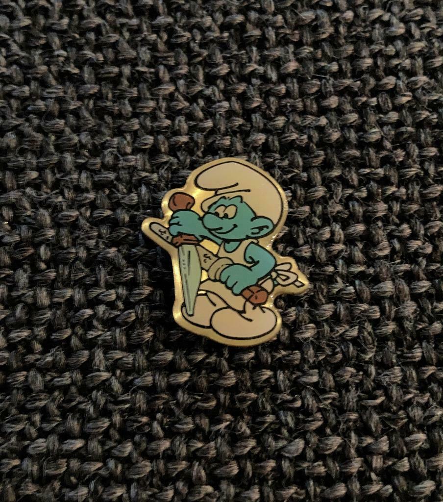 PIN - SMURF - DE SMURFEN - SCHTROUMPF - LES SCHTROUMPFS, Envoi, Utilisé, Figurine, Insigne ou Pin's