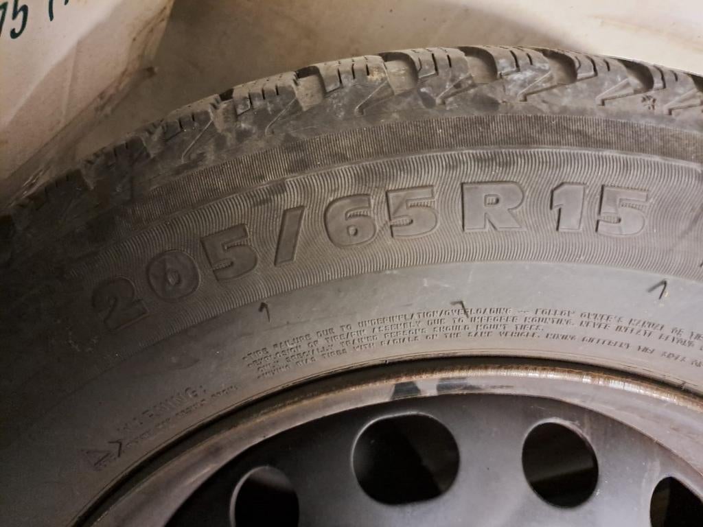 Winterbanden 205/65 R15, Auto-onderdelen, Banden en Velgen, Ophalen, Gebruikt, 15 inch, Band(en)