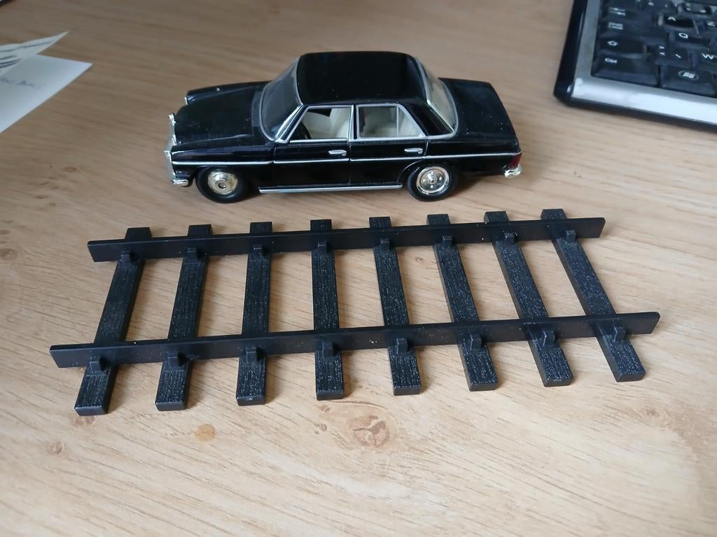 Mercedes -Benz 240 D James Bond avec rail, Enlèvement ou Envoi, Comme neuf, Voiture