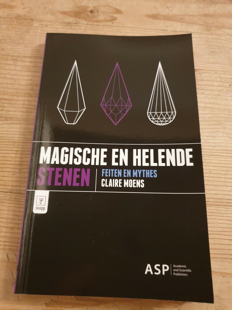 SKEPP - Magische en helende stenen Feiten en mythes, Boeken, Esoterie en Spiritualiteit, Zo goed als nieuw, Ophalen of Verzenden