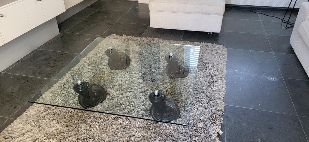 Design glazen salontafel op zwarte wielen, Ophalen