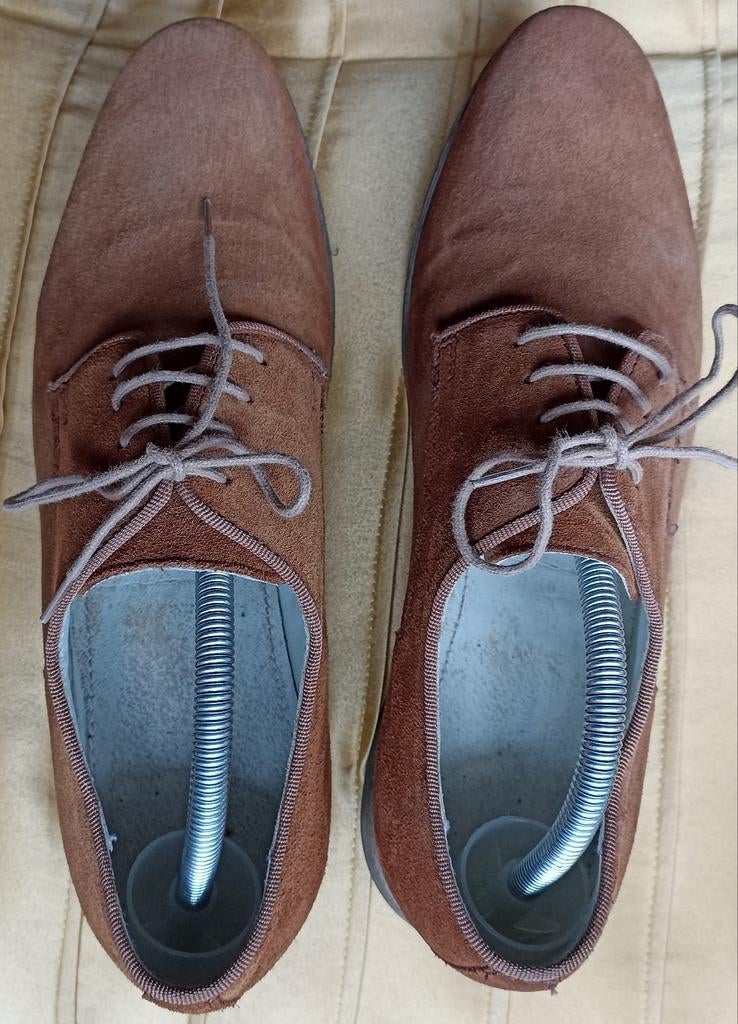 Chaussures Gino Rossi en velours, état impeccable, 42, Chaussures de marche, Gino Rossi, Enlèvement ou Envoi, Beige