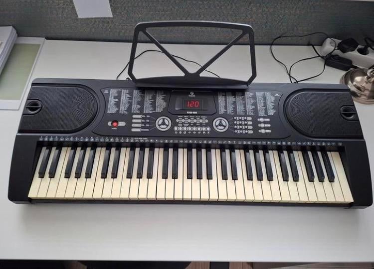 Piano keyboard fazley, Muziek en Instrumenten, Keyboards, Ophalen of Verzenden, Zo goed als nieuw