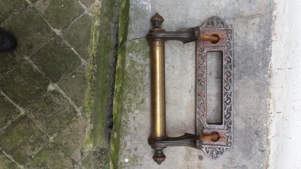 boite aux lettres avec poignée en fer forgé, Enlèvement, Utilisé, Fer, Murale