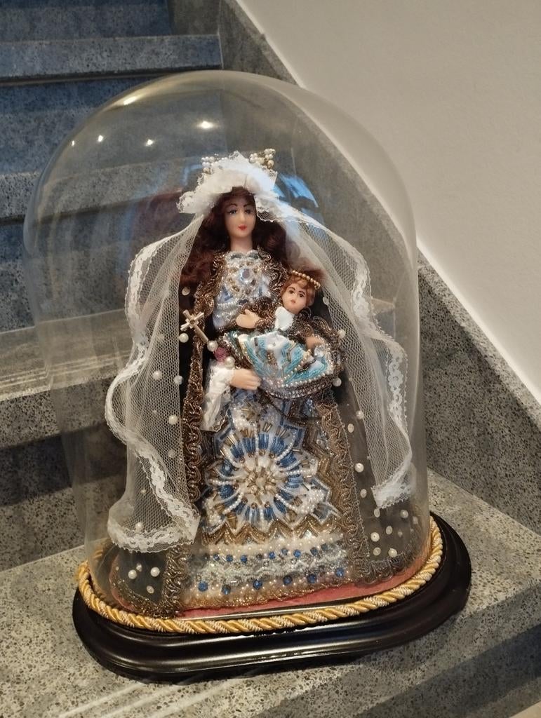 Maria met kind onder stolp. Hoogte 40 cm., Ophalen