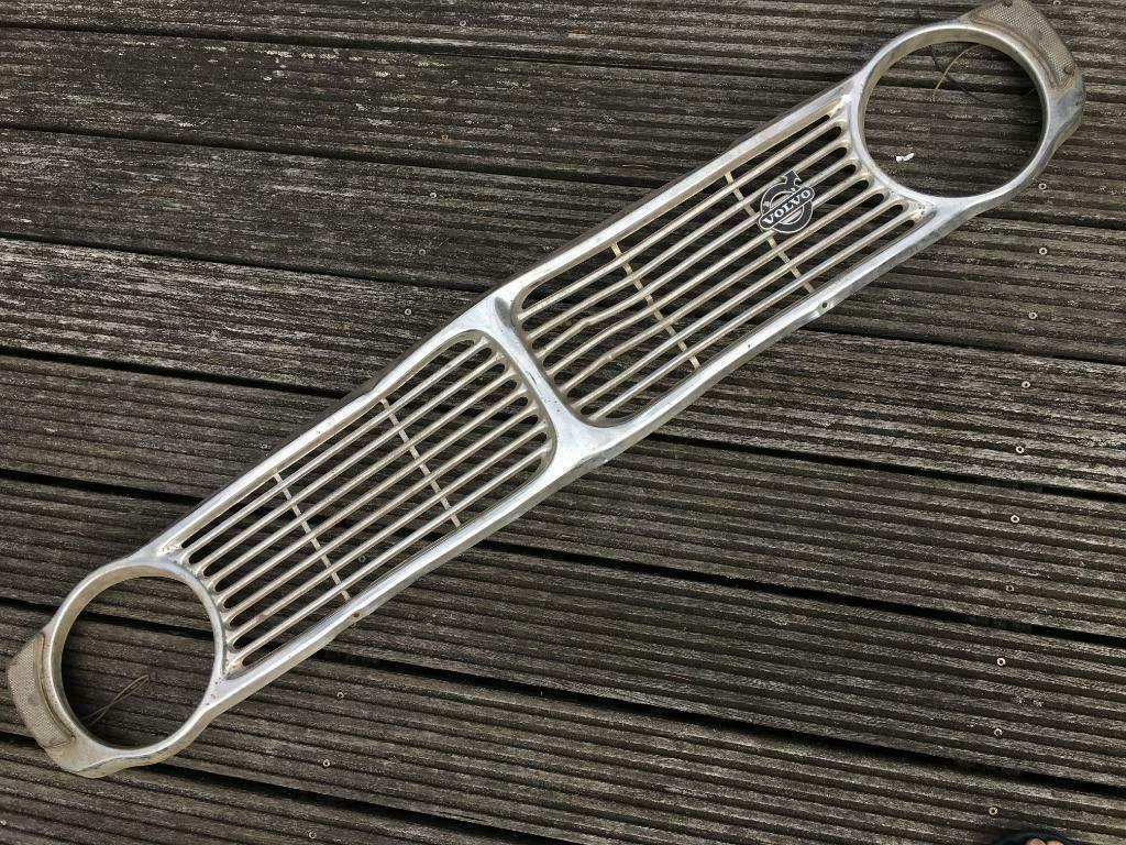 GRILL van VOLVO 142/144/145 vanaf 1966, Enlèvement, Utilisé, Volvo, Capot moteur