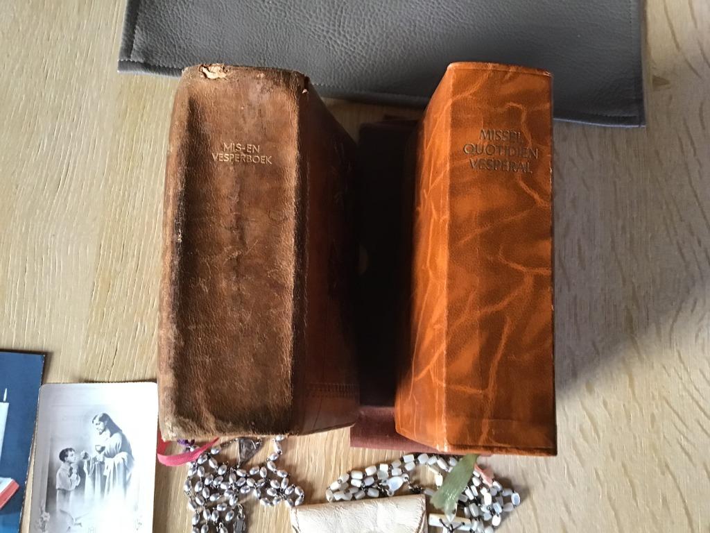 Boek 2x ;Katechismus voor Plechtige Heilige kommunie en vorm, Ophalen of Verzenden, Zo goed als nieuw, Diverse auteurs