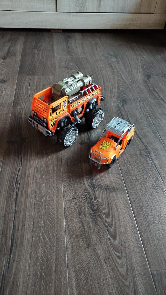 2 speelgoed auto's van Tonka ( monster truck en auto), Enlèvement ou Envoi, Utilisé