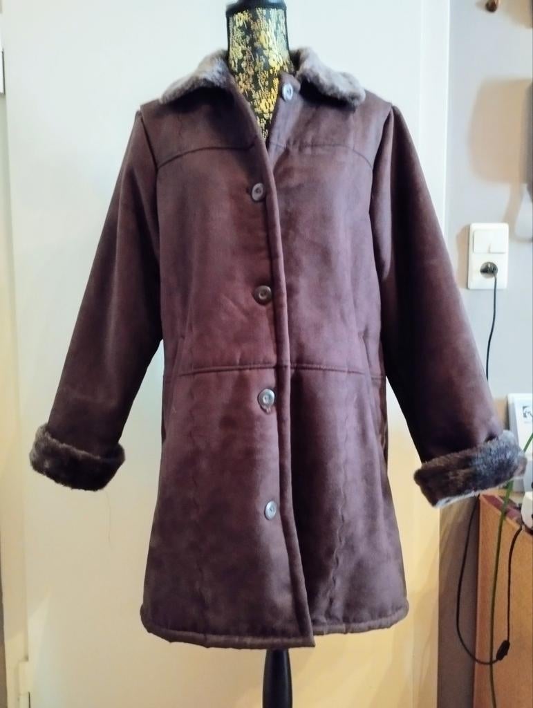 Manteau NEUF en imitation mouton retourné en brun T42/44, Enlèvement, Neuf, Brun