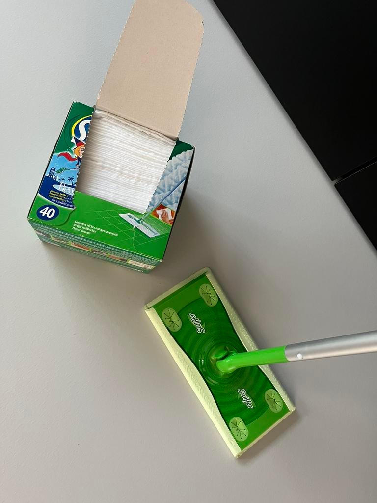 Swiffer vloerreiniger + doos vloerdoeken, Enlèvement, Brosse ou Balai