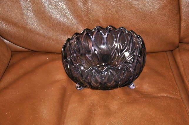 fruitier tripode en cristal mauve