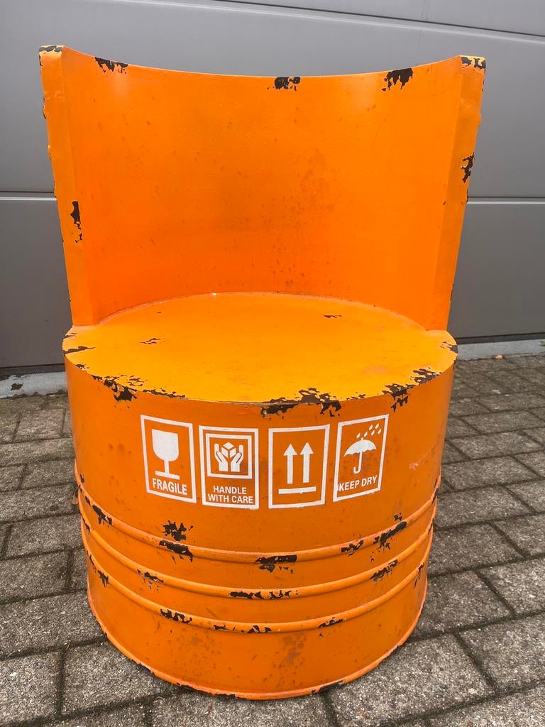 Industriële unieke metale zitton, Ophalen, Zo goed als nieuw