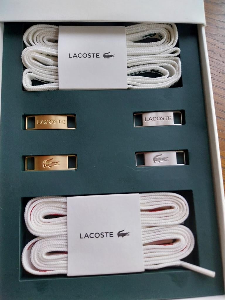 Coffret 2 paires de lacets avec boucles lacoste, Enlèvement, Comme neuf