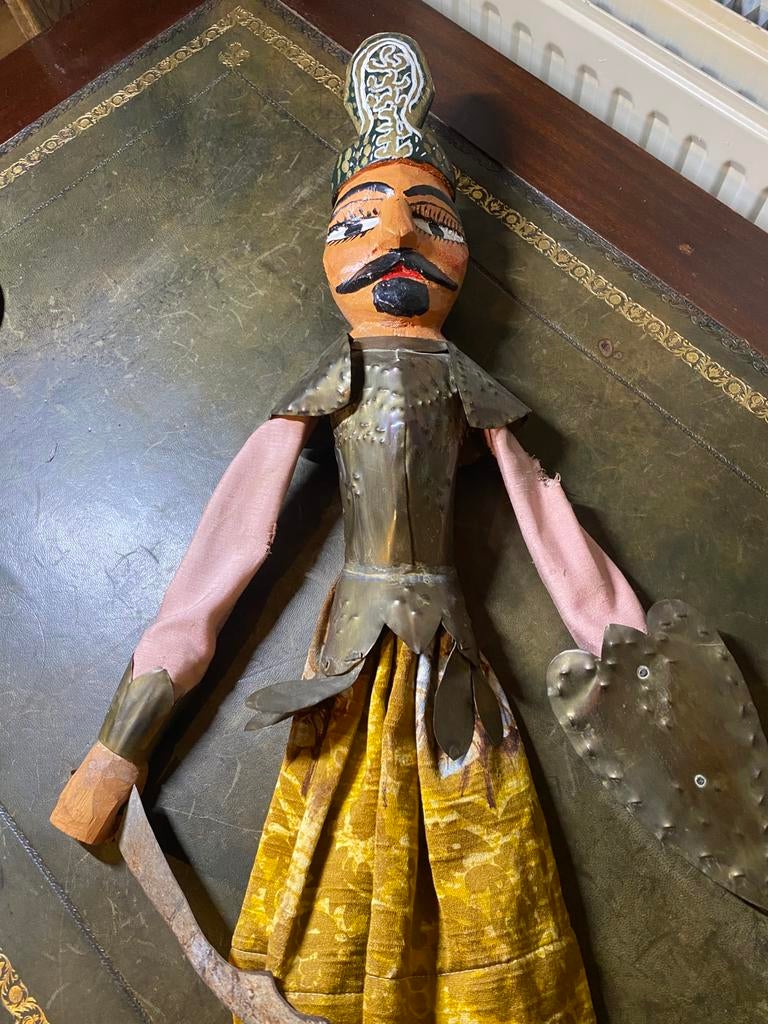 Marionette en bois, tissus et métal, Ophalen, Gebruikt