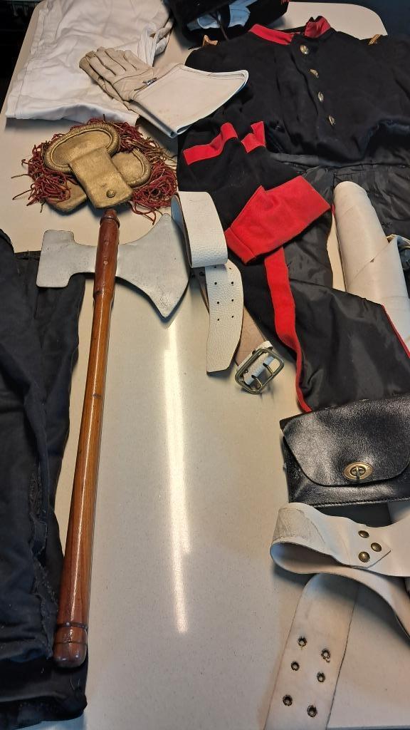 FOLKLORE ESM - TENUE DE SAPEUR - ADOLESCENT, Enlèvement ou Envoi, Utilisé