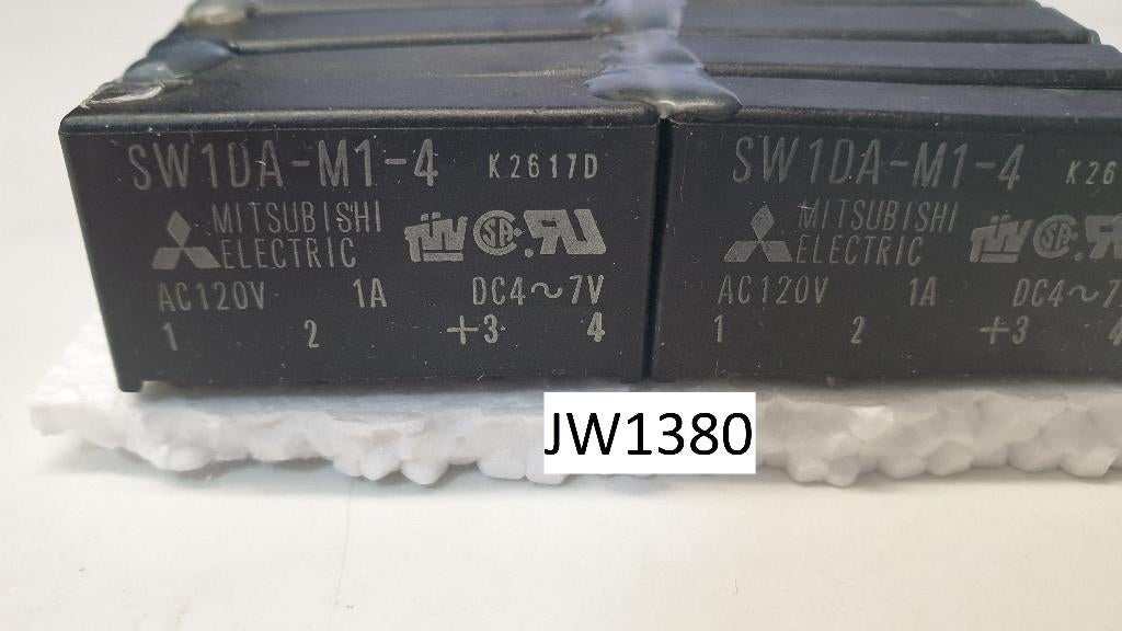 jw1380: 16 stuks solid State relais 120Vac, 4 tot 7Vdc input, Ophalen of Verzenden, Gebruikt