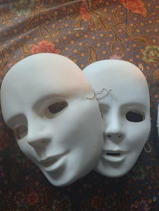 Witte theater knutsel maskers licht plastic, Ophalen of Verzenden, Zo goed als nieuw, Toneelattributen of Onderdelen