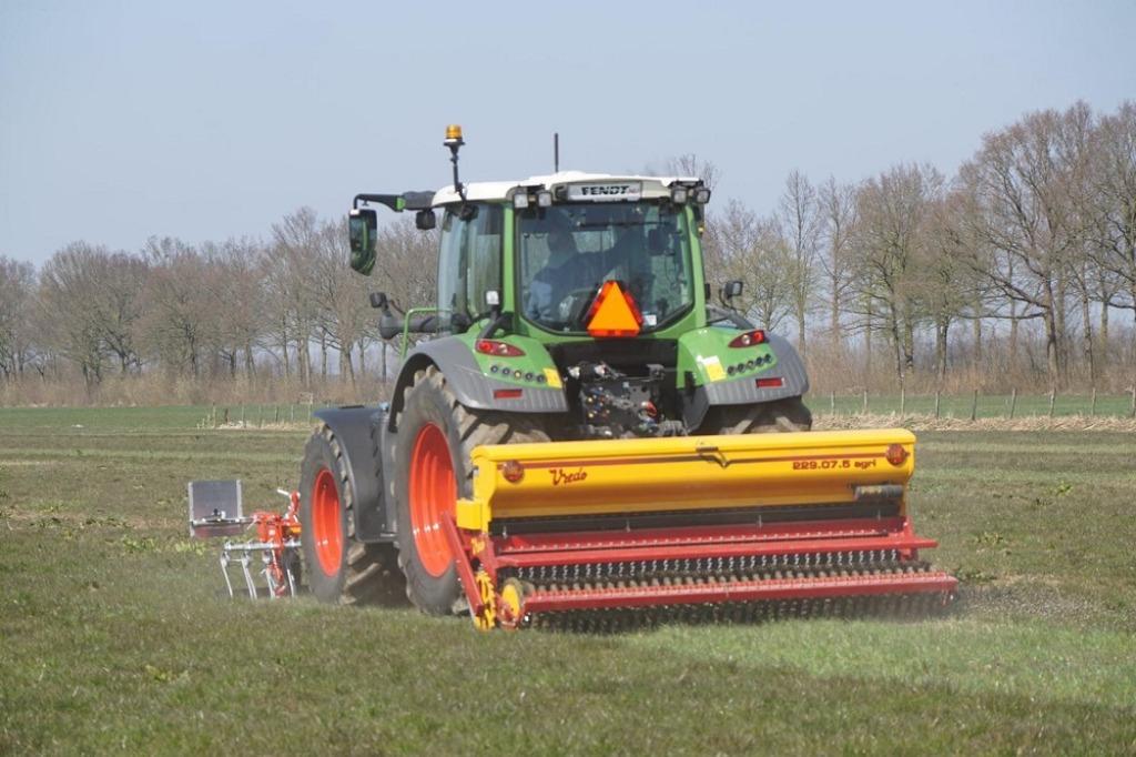 À la recherche d'un semoir, Pâturage, 1 cheval ou poney