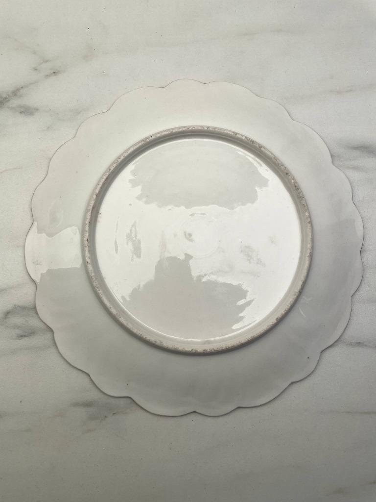 Assiette en Porcelaine à Décor de Dame au Panier – XXe, Enlèvement ou Envoi
