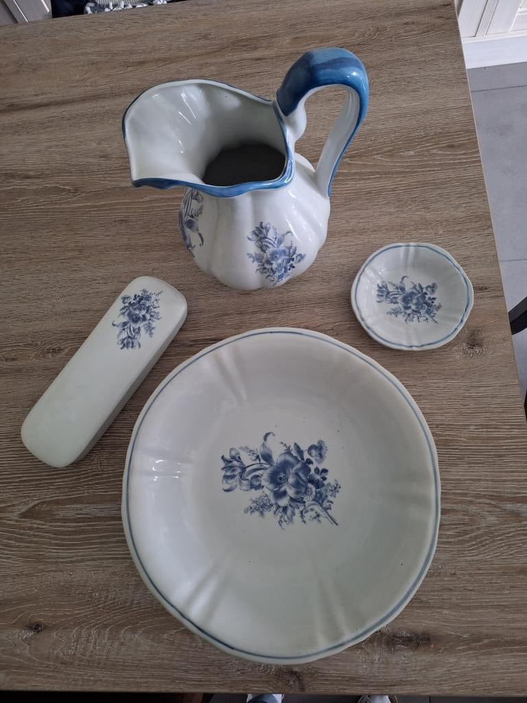 Handgemaakt toiletset uit de Delftse periode, Ophalen