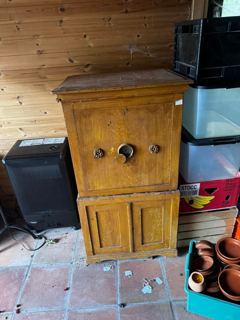 Zeer oude houten kluis!, Ophalen