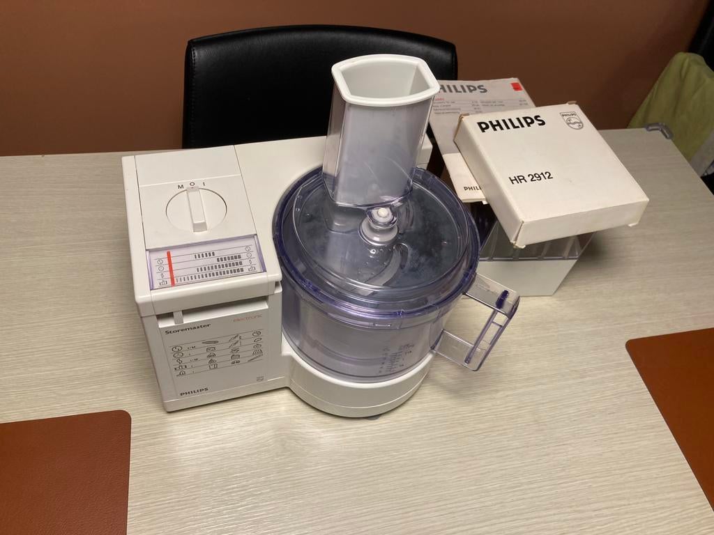 Keukenrobot Philips met bijhorende accessoires, Ophalen, Zo goed als nieuw